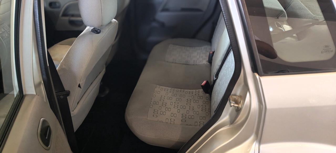 Ford Fiesta 1.2 16V 5p. Ambiente