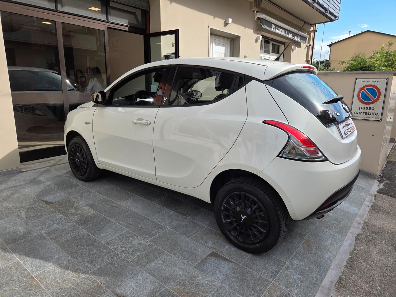 Lancia Ypsilon 0.9 TwinAir 85 CV 5 porte Metano Ecochic Gold