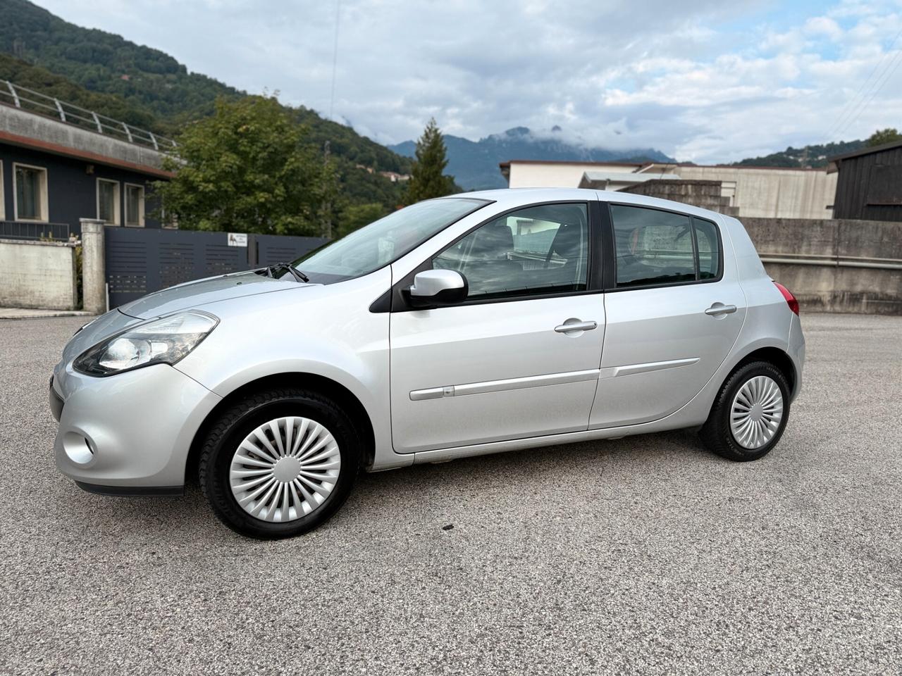Renault Clio 1.2 16V 5 porte Confort 75cv