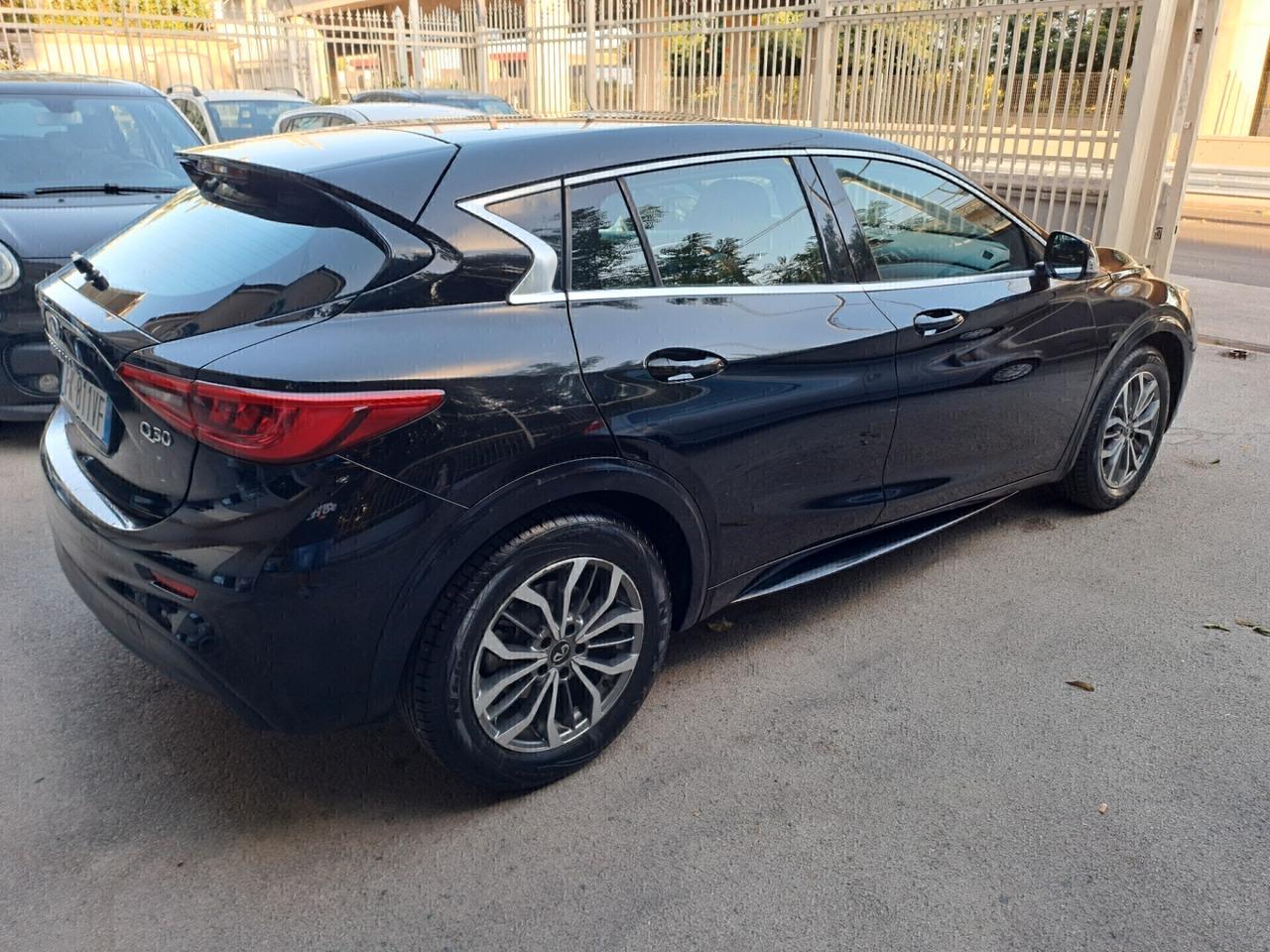 Infiniti Q30 1.5 diesel Premium