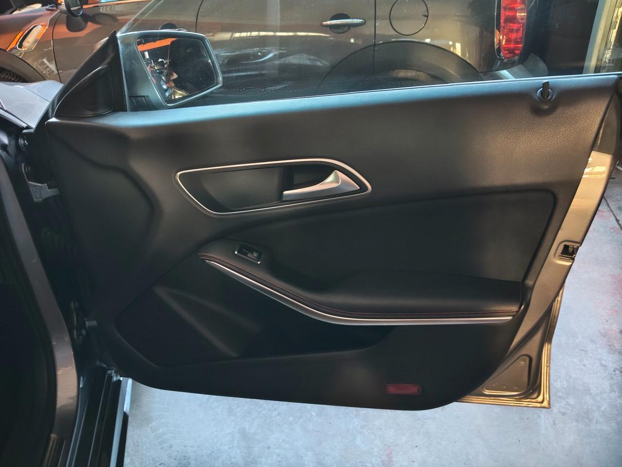 Mercedes-benz CLA 180 Premium