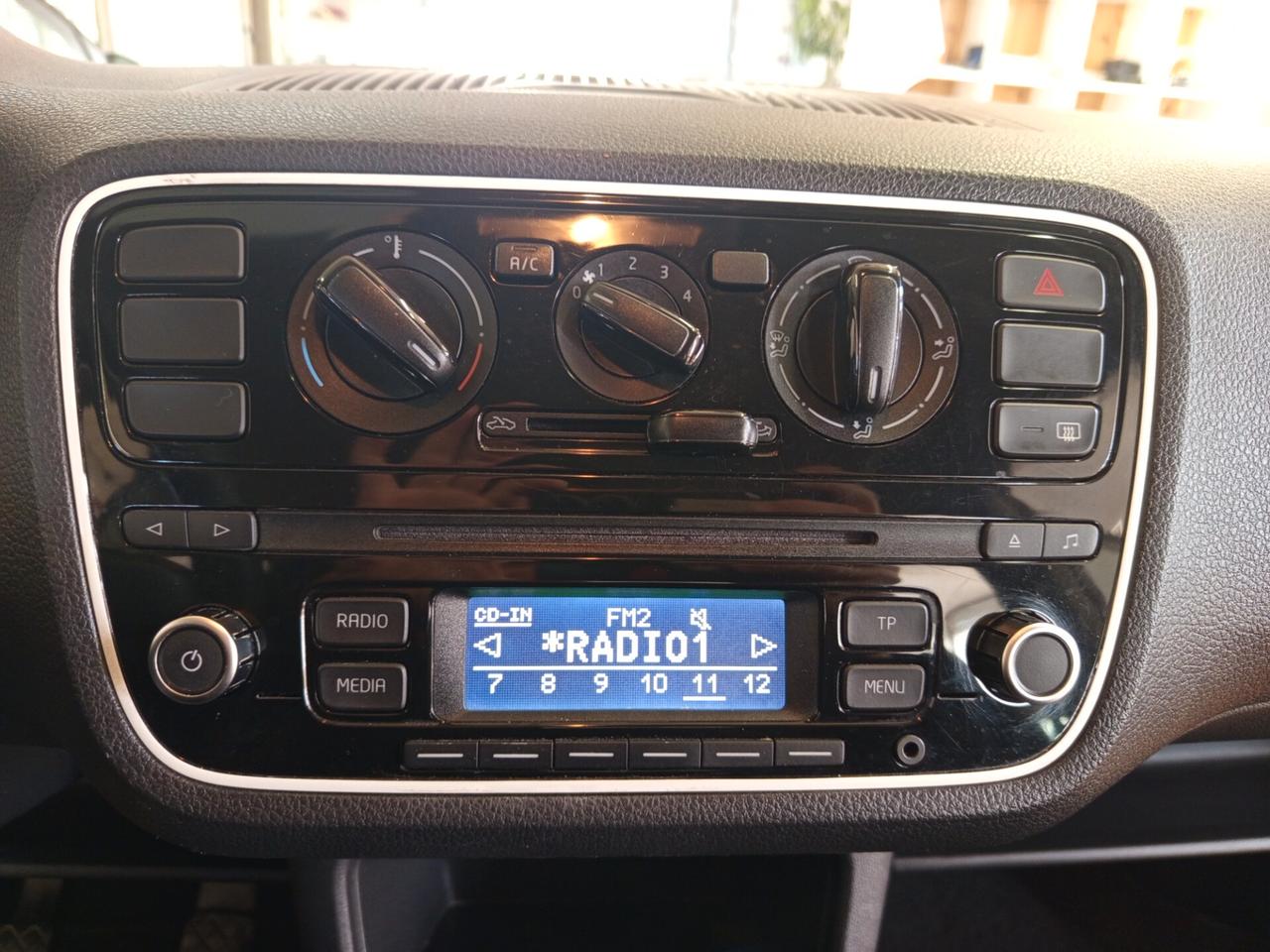 Volkswagen up! 1.0 5p. move ok neopatentati
