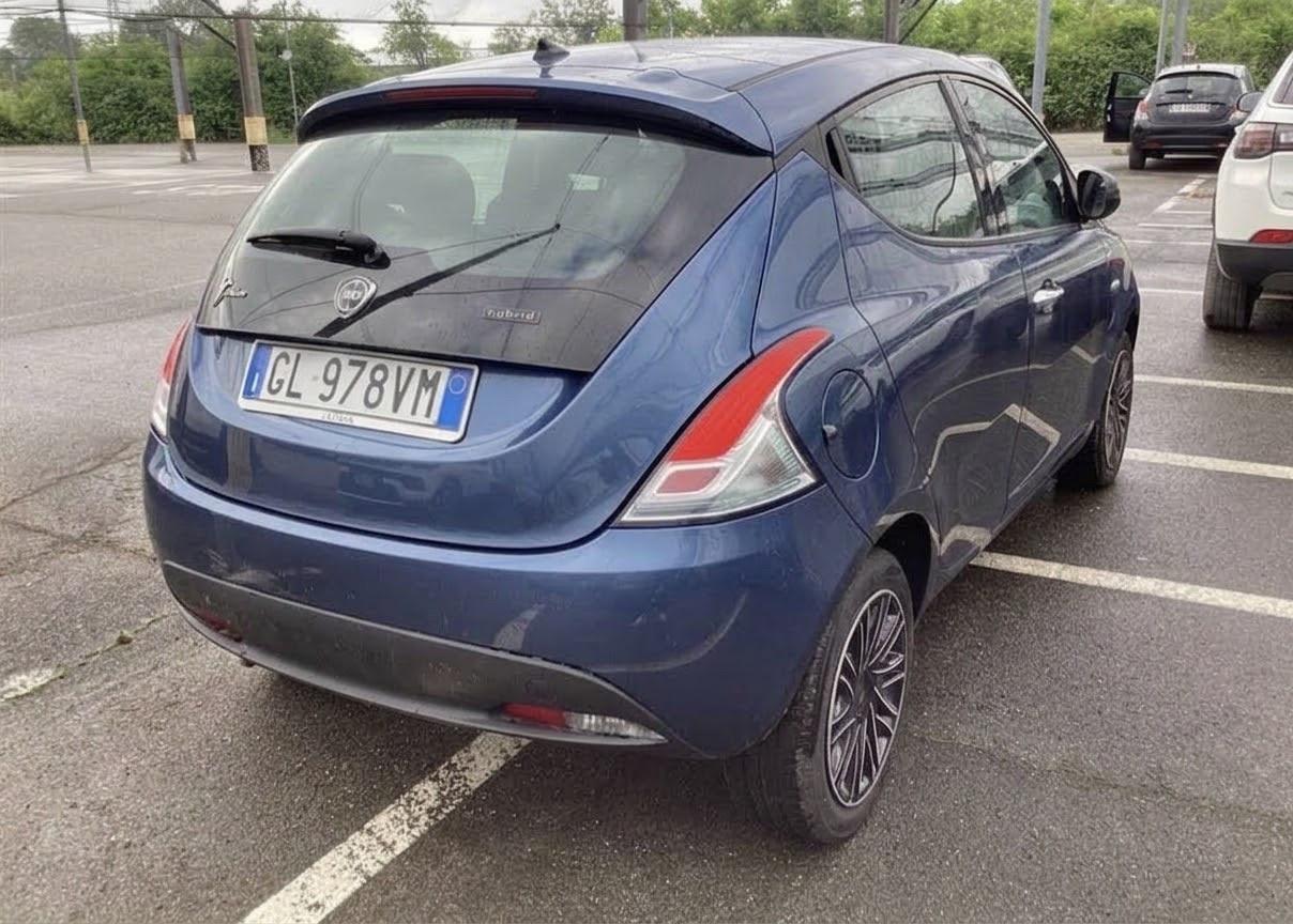 Lancia Ypsilon Silver Plus Hybrid 1.0 FireFly 70cv “IN ARRIVO”