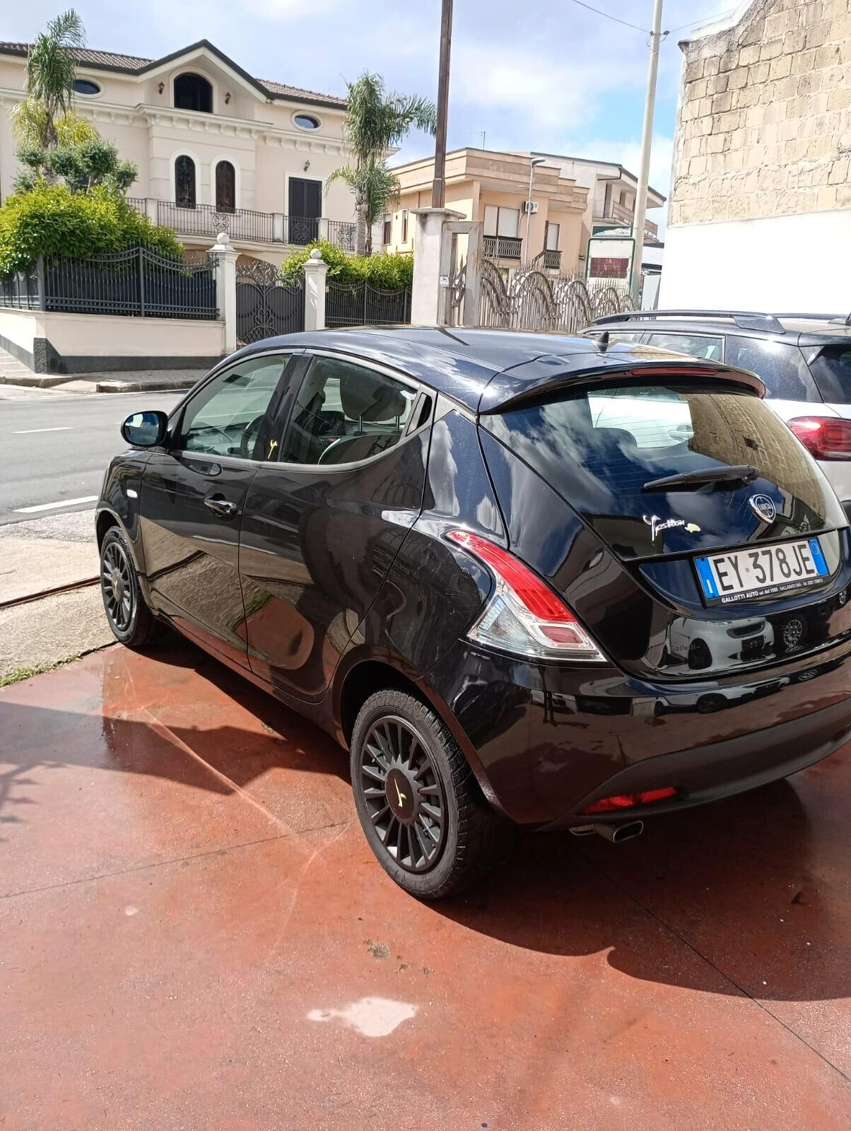 Lancia Ypsilon 1.2 69 CV 5 porte Elefantino