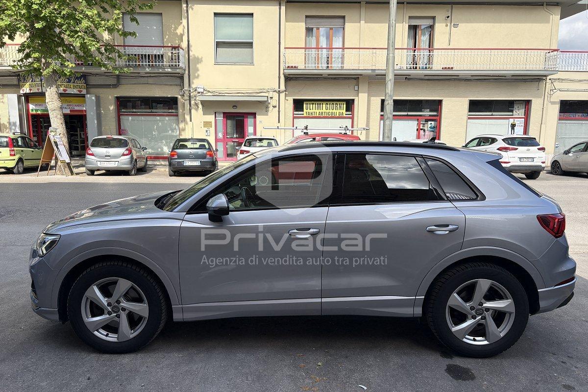 AUDI Q3 40 TDI quattro S tronic Business Advanced