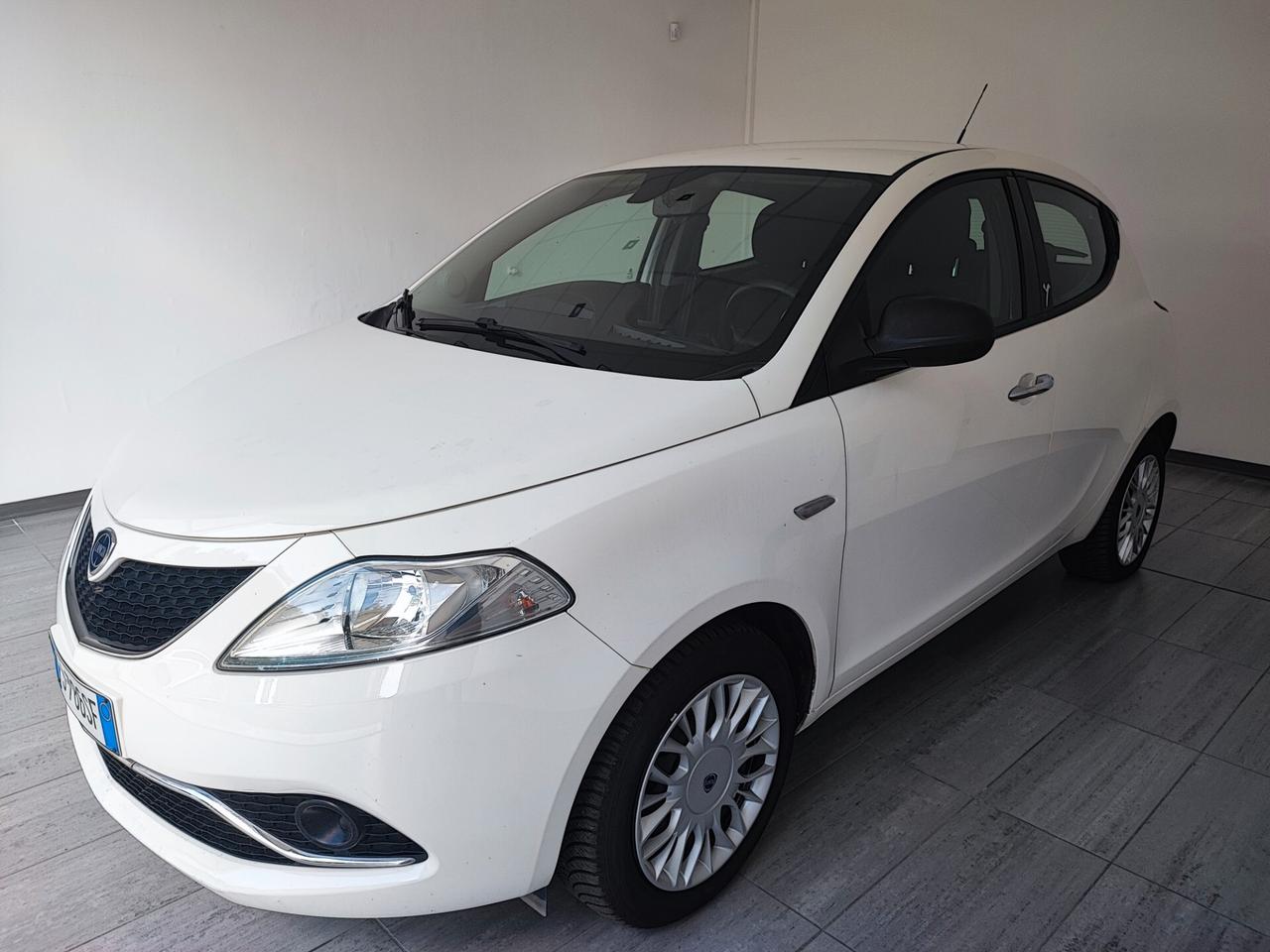Lancia Ypsilon 0.9 TwinAir 85 CV 5 porte S&S DFN Gold