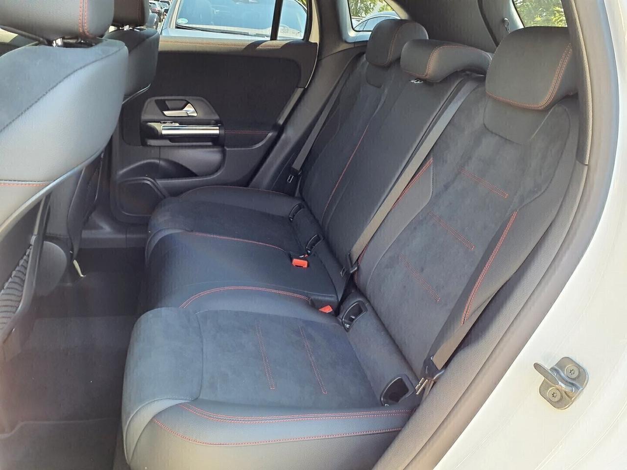 Mercedes-benz GLA 200 d Automatic AMG PREMIUM " PARI AL NUOVO "