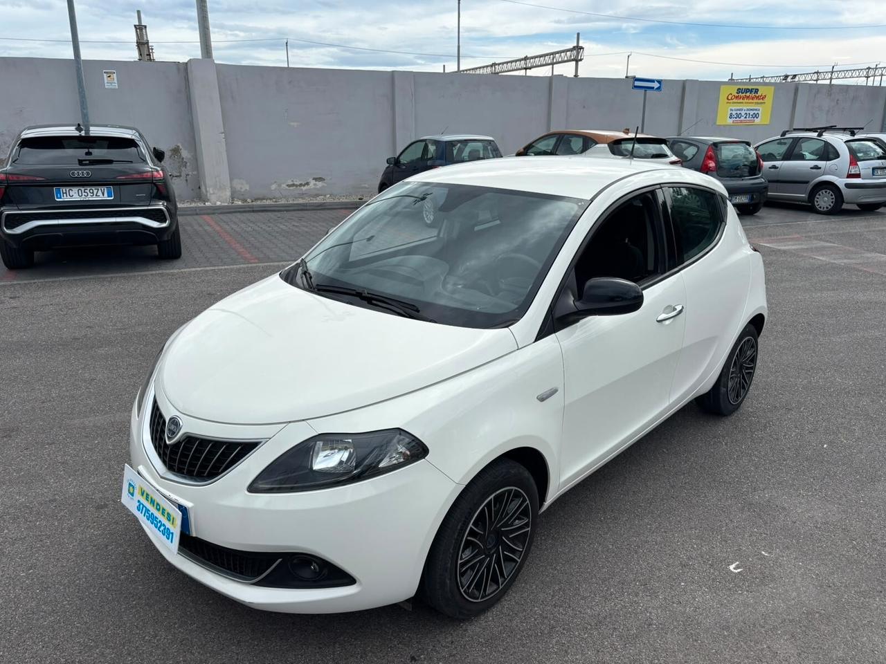 Lancia Ypsilon 1.0 FireFly 5 porte S&S Hybrid Gold Plus