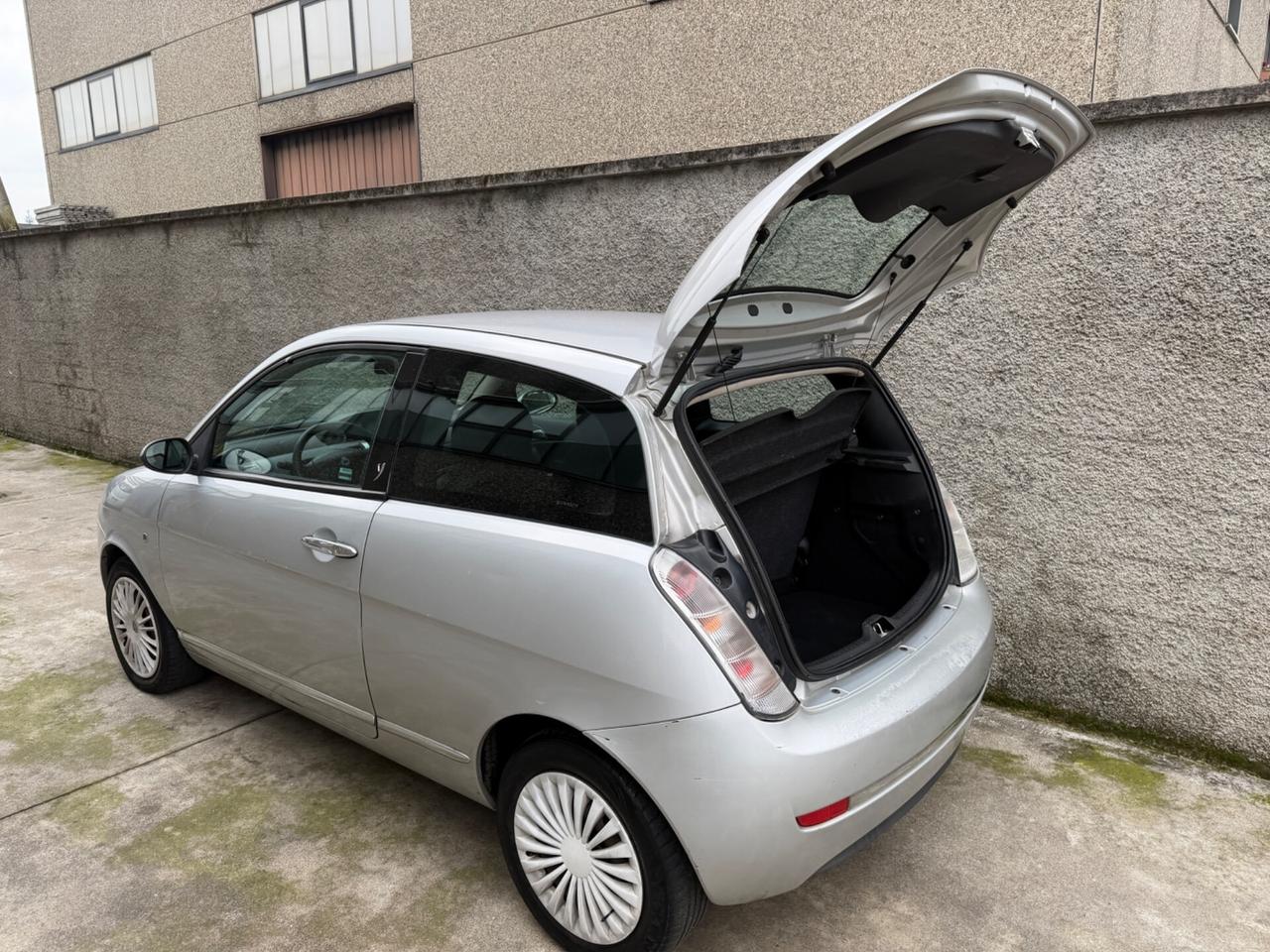 Lancia Ypsilon 1.2 benzina euro4 NEOPATENTATI