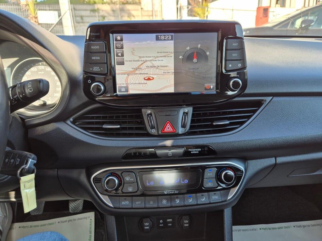 Hyundai i30 1.6 CRDi 110CV NAVI-LED-CAMERA