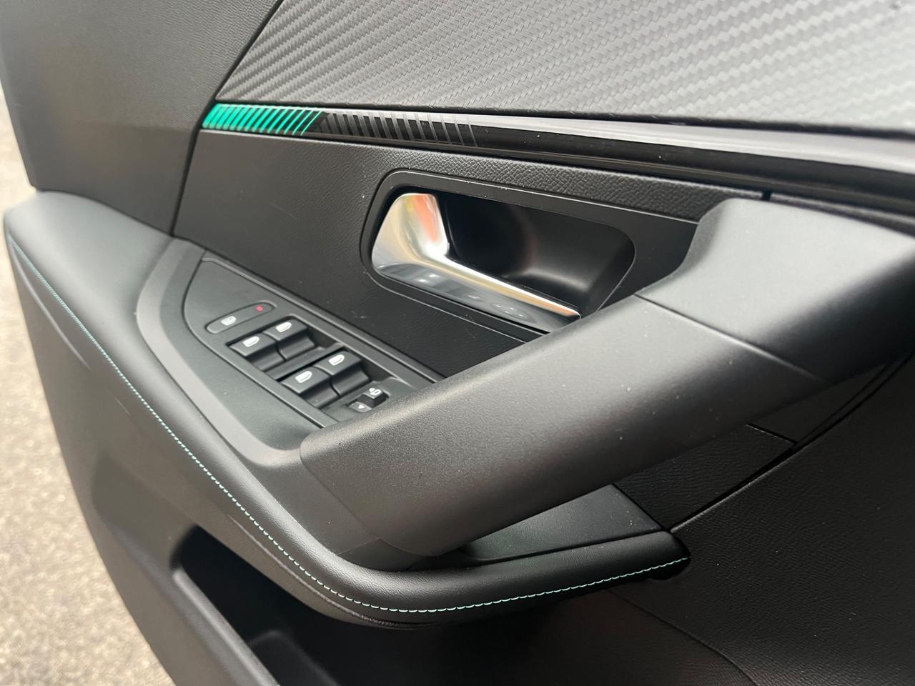 Peugeot 2008 BlueHDi 130 EAT8 Allure-Km101000-