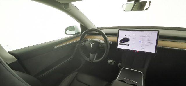 TESLA Model Y Performance Dual Motor AWD -con Autopilot avanzato