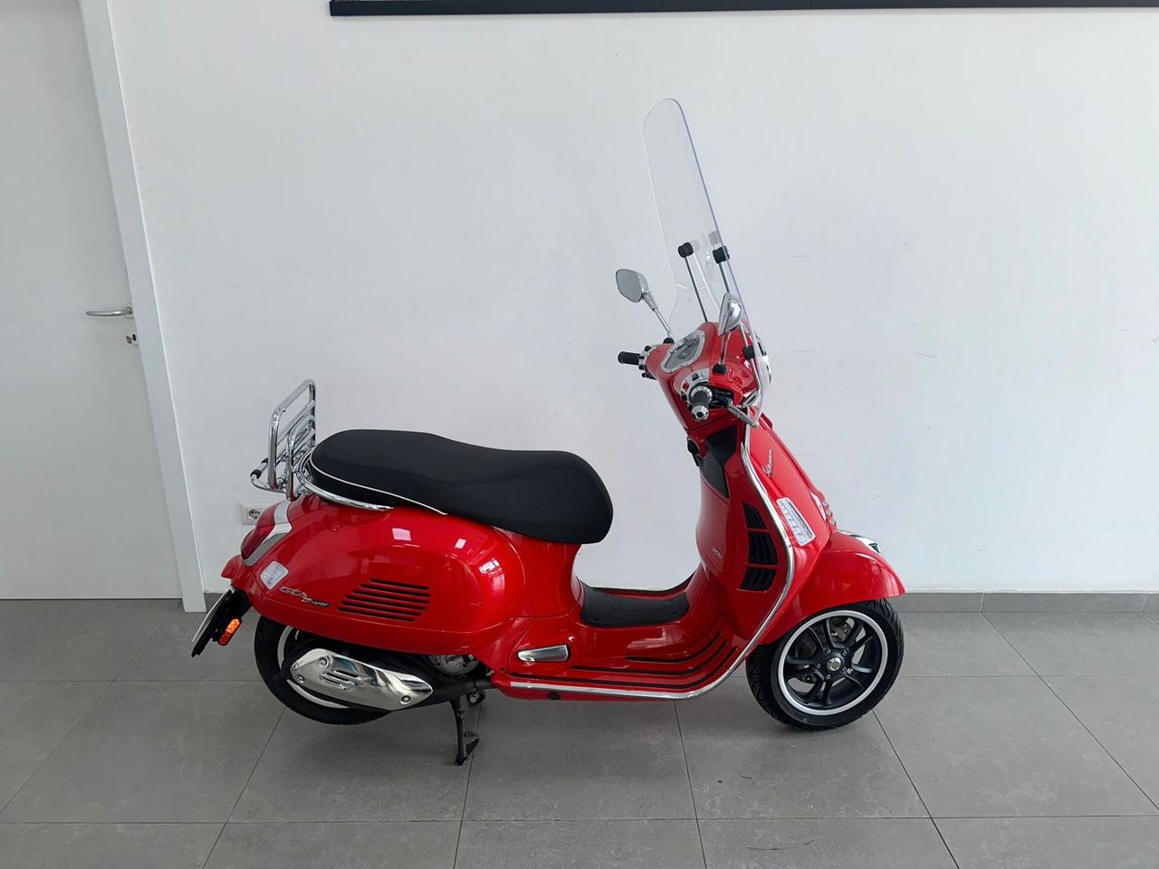 Piaggio Vespa 300 GTS hpe