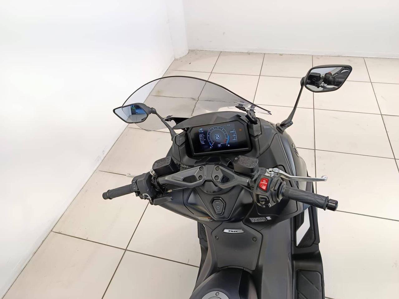 YAMAHA T-Max 560