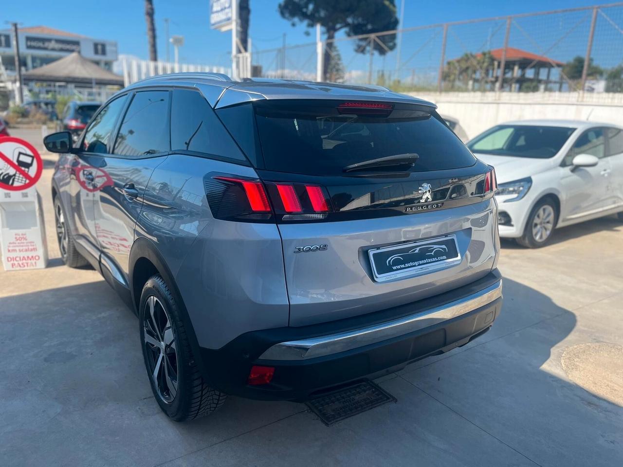 Peugeot 3008 1.5 BlueHDi 130 aut. Allure/ LED Navi Retro