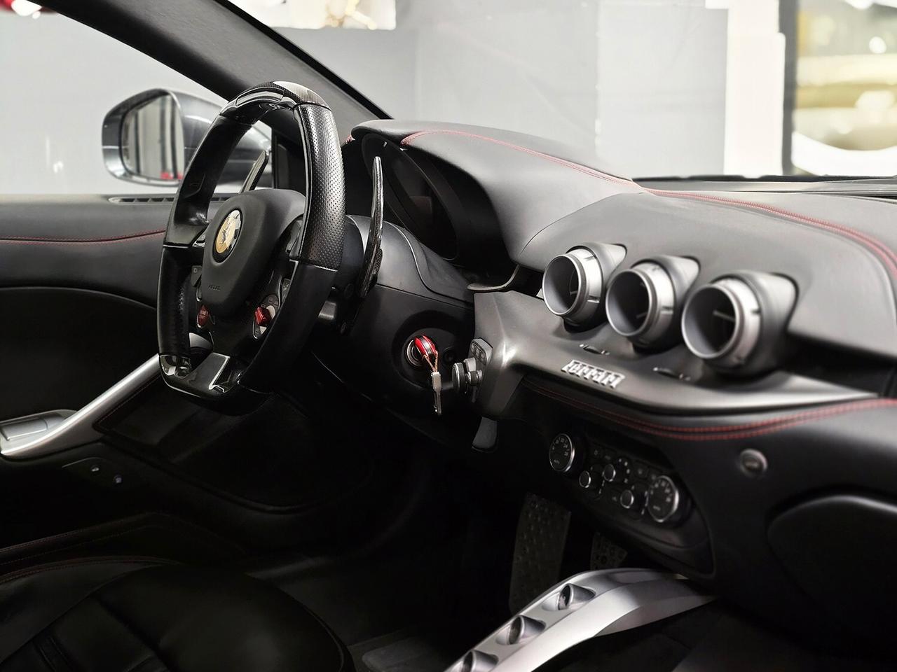 Ferrari F12 Berlinetta 6.3 740CV SERVICE BOOK_LED_CARBONIO_TOP