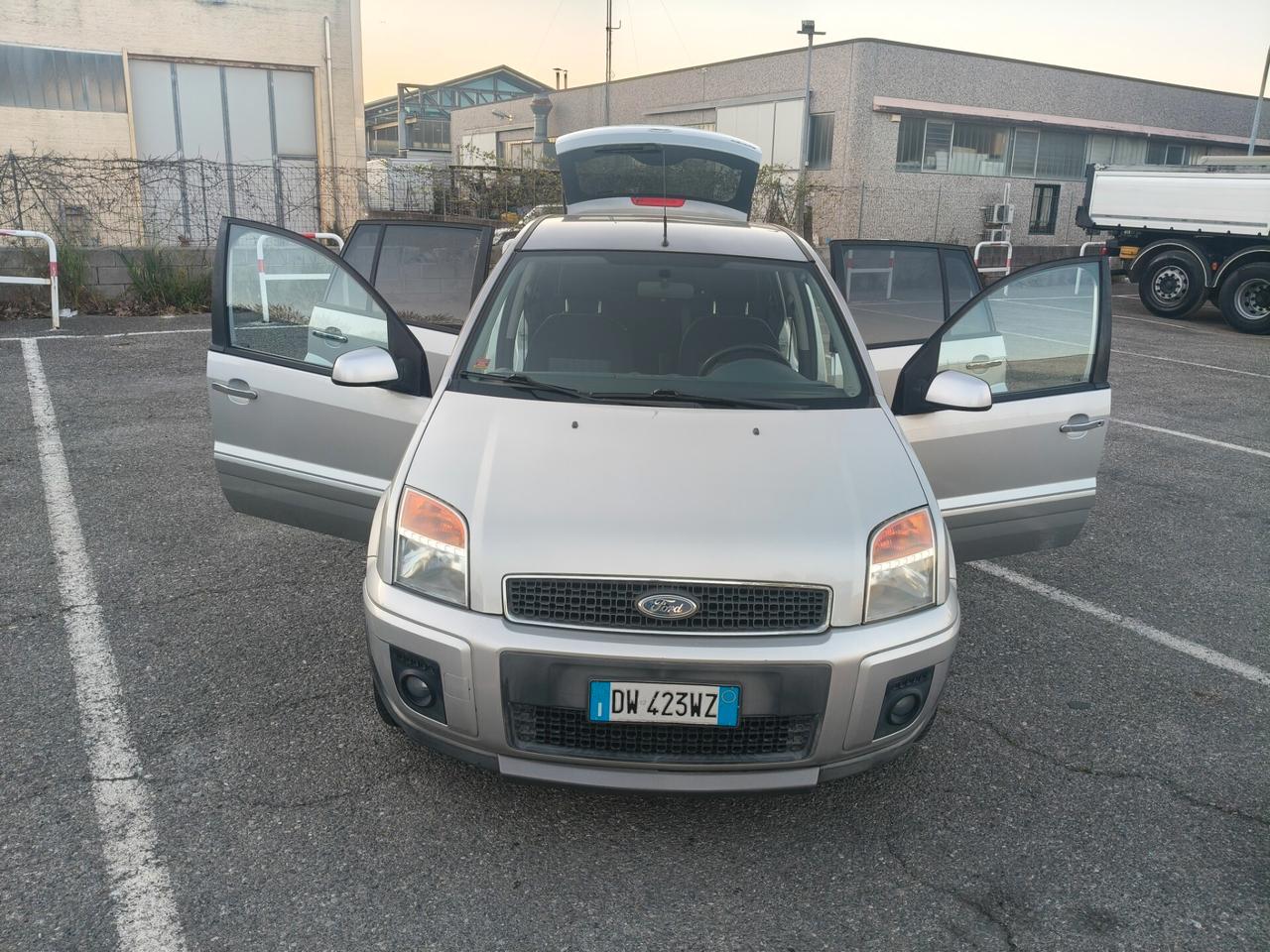 Ford Fusion 1.6 5 porte SOLAMENTE 115.000 KM