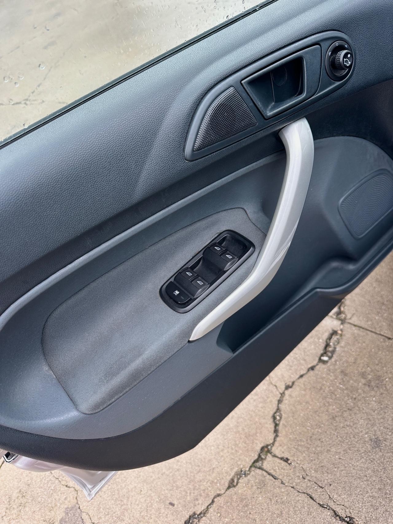 Ford Fiesta 1.2 82 CV 5 porte Titanium GPL