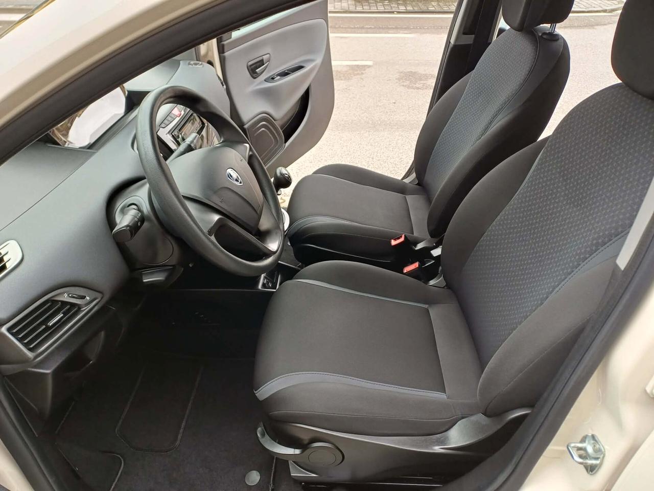 Lancia Ypsilon 1.2 69 CV 5 porte GPL Ecochic Silver