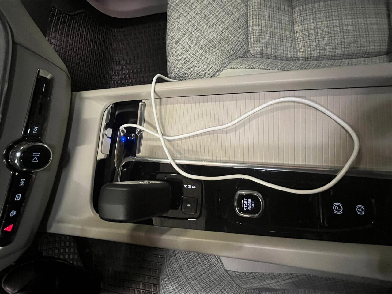 Volvo XC 60 XC60 B4 (d) automatico Core | da €300,50 al mese