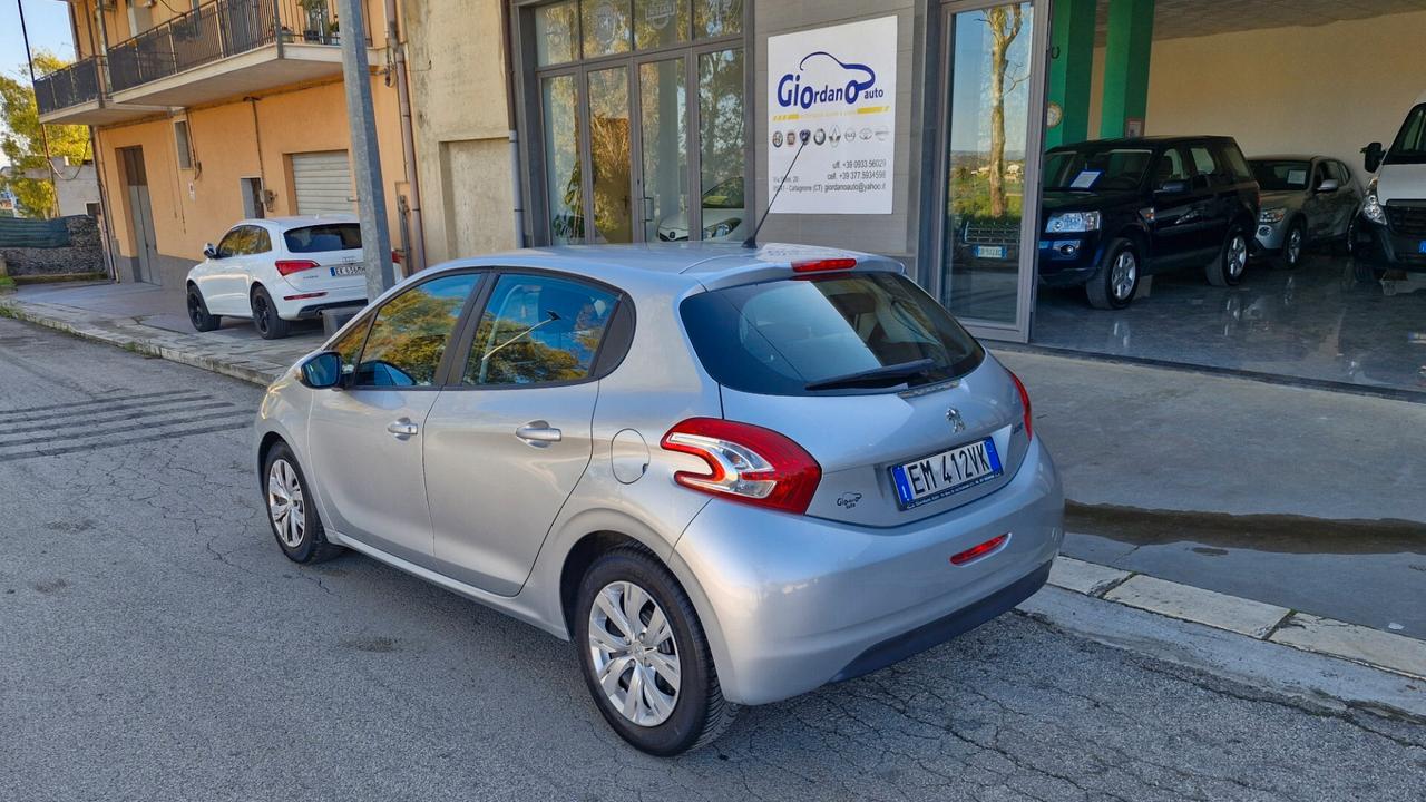 Peugeot 208 1.4 HDi 68 CV 5 porte Allure
