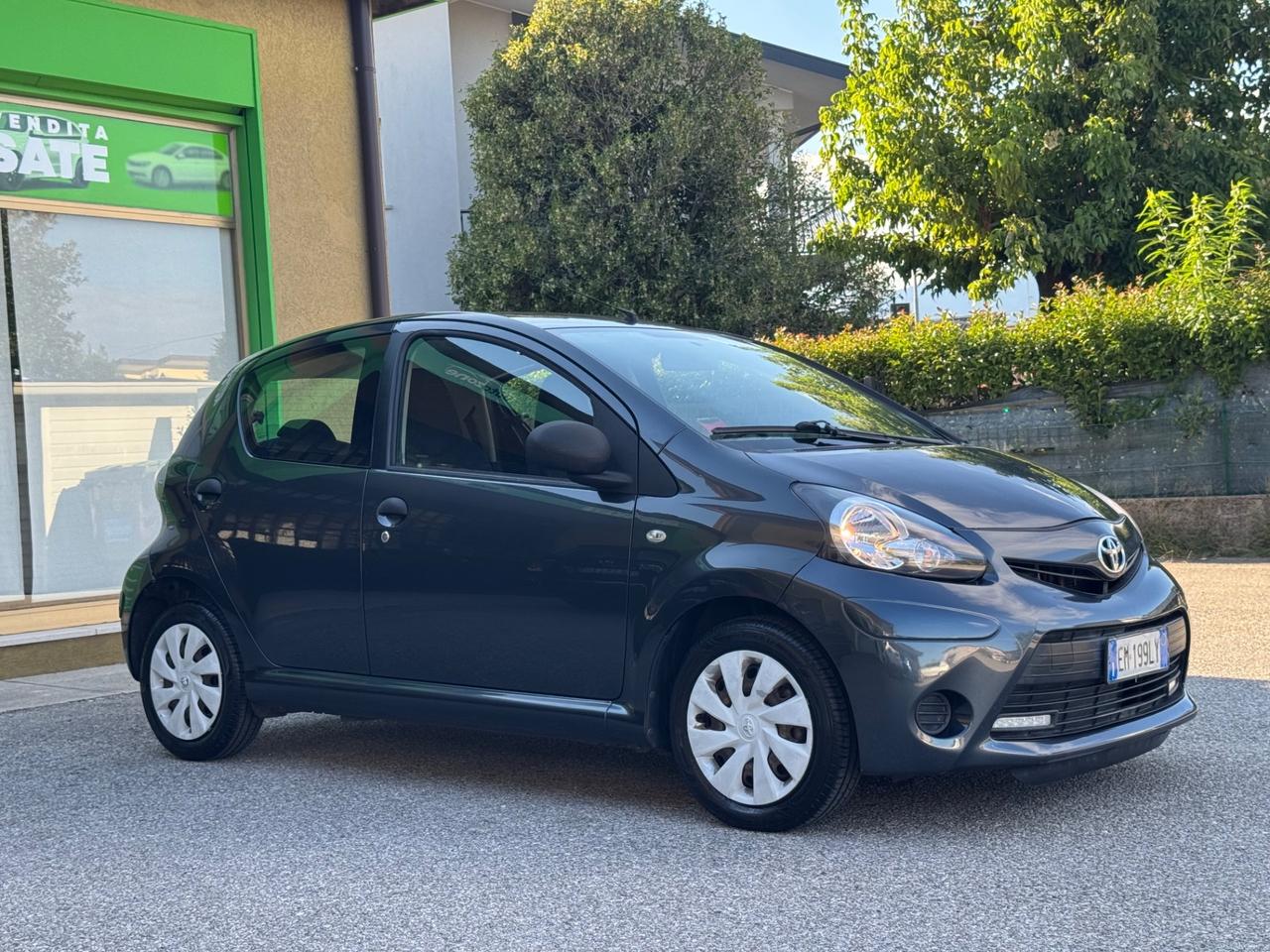 Toyota Aygo 1.0 12V VVT-i 5 porte 68 Cv 86000 km NEOPATENTATI