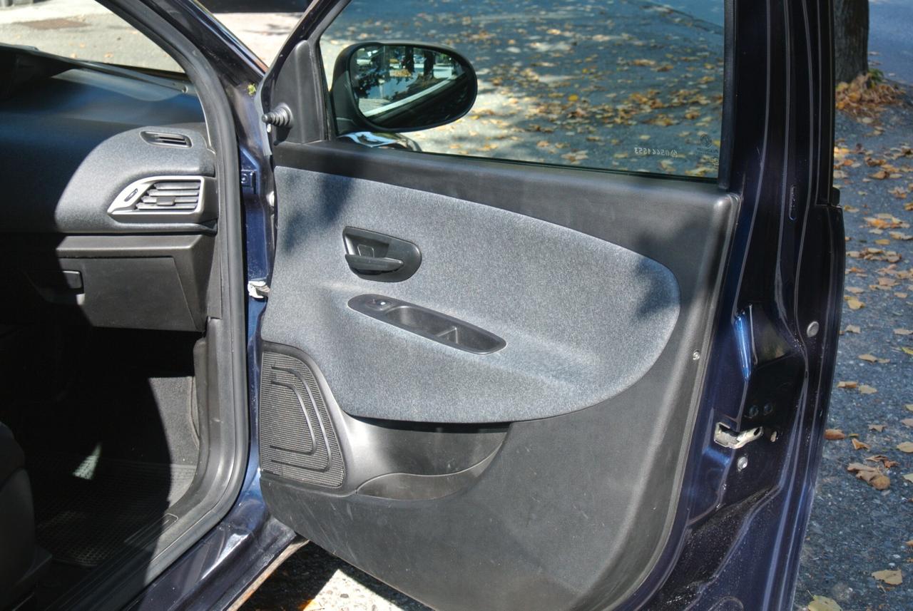 Lancia Ypsilon 1.2 69 CV 5 porte GPL Ecochic Elefantino Blu