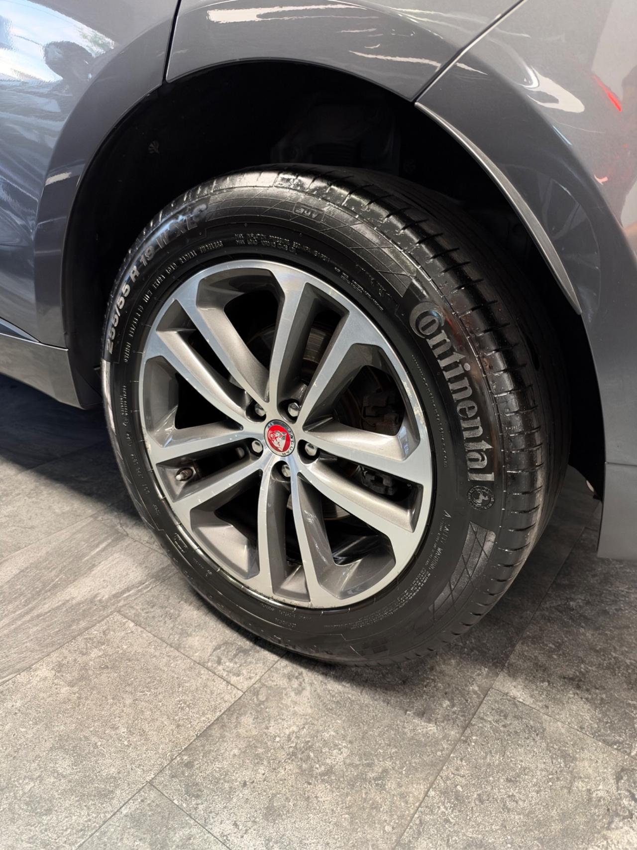 Jaguar F-Pace 2.0 D 180 CV AWD R-Sport