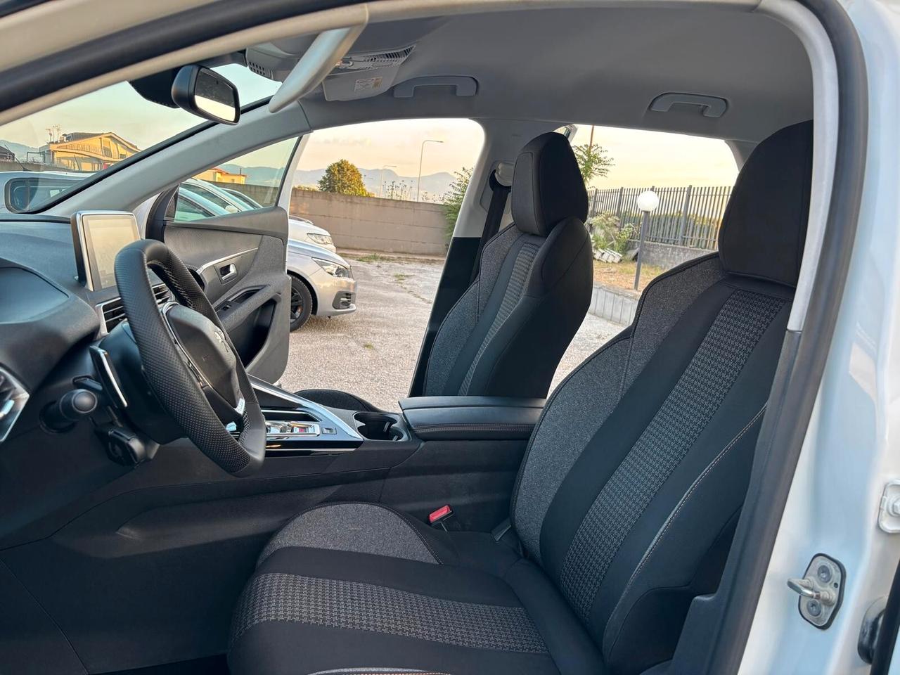 Peugeot 3008 BlueHDi 130 S&S EAT8 Business