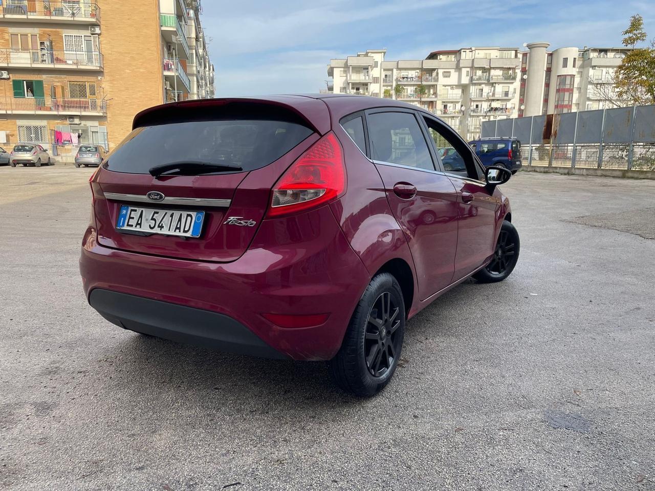 Ford Fiesta 1.4 5 porte Bz.- GPL Titanium IN PERFETTE CONDIZIONI