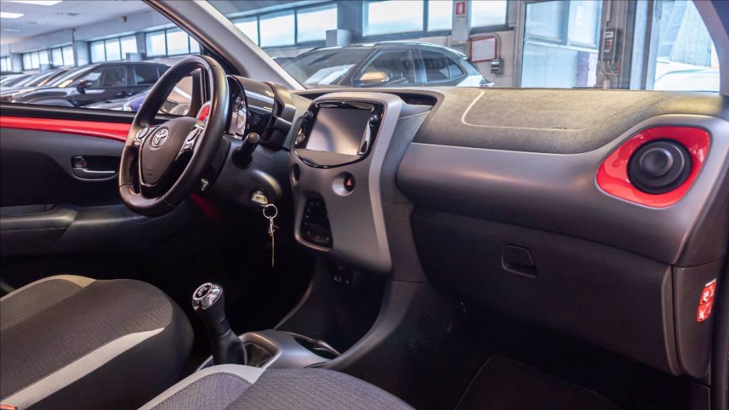 TOYOTA Aygo 5p 1.0 x-play 72cv del 2020