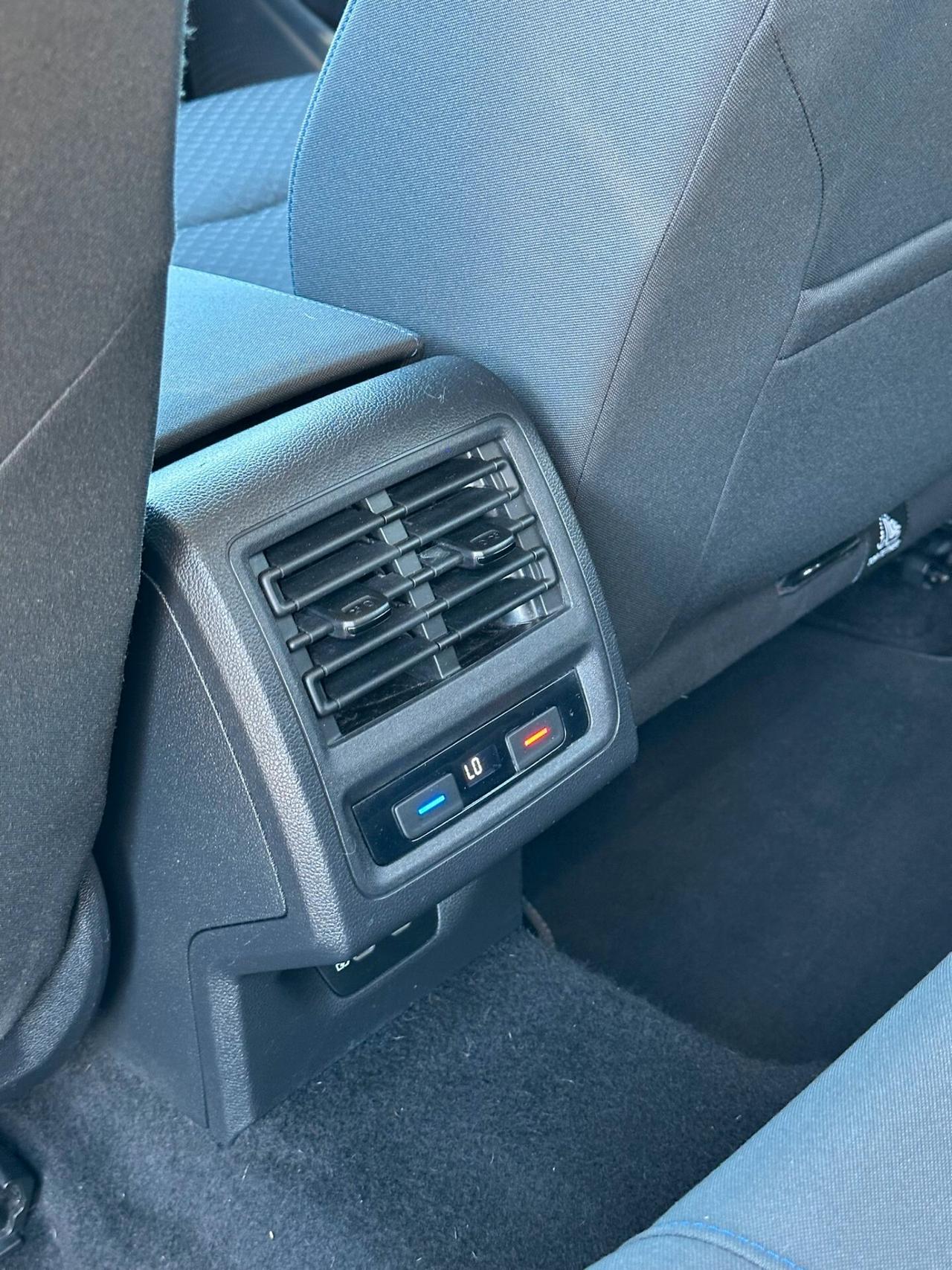 Volkswagen Golf VIII 2.0 TDI DSG UNITED