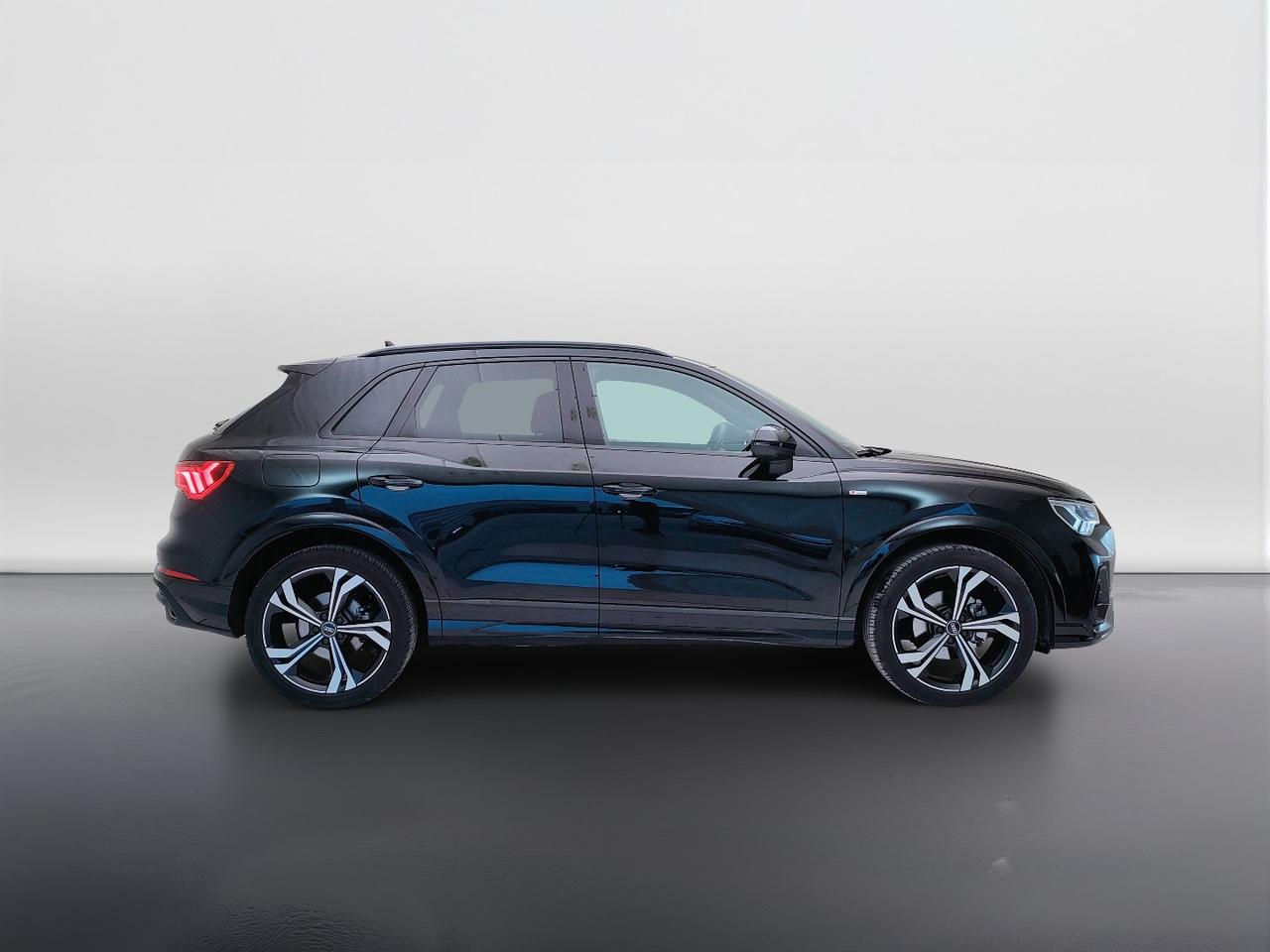 AUDI Q3 II 2018 - Q3 35 2.0 tdi Identity Black s-tronic
