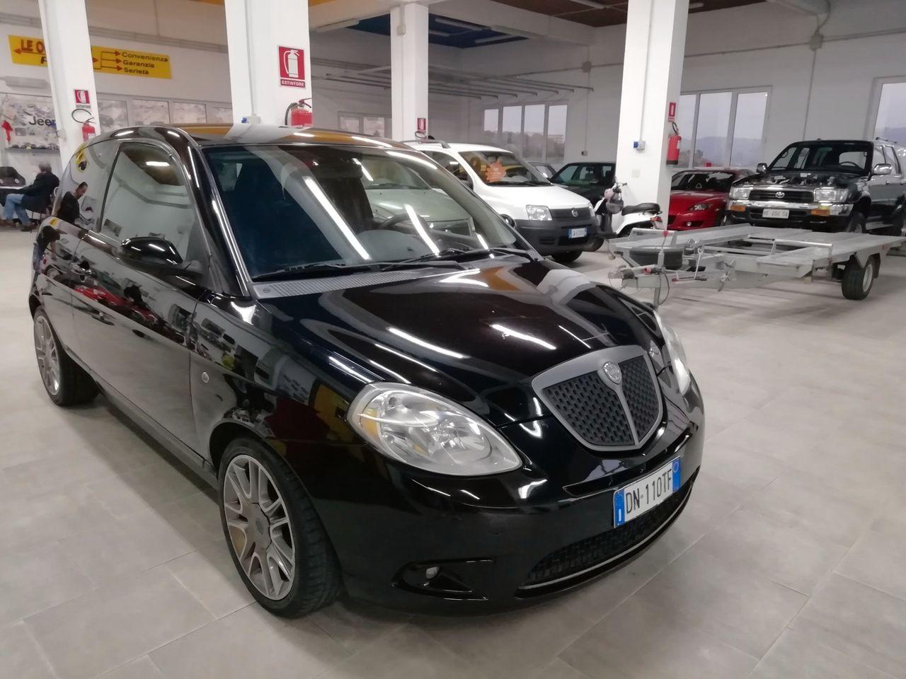 Lancia Ypsilon 1.3 MJT 105 CV Sport MomoDesign