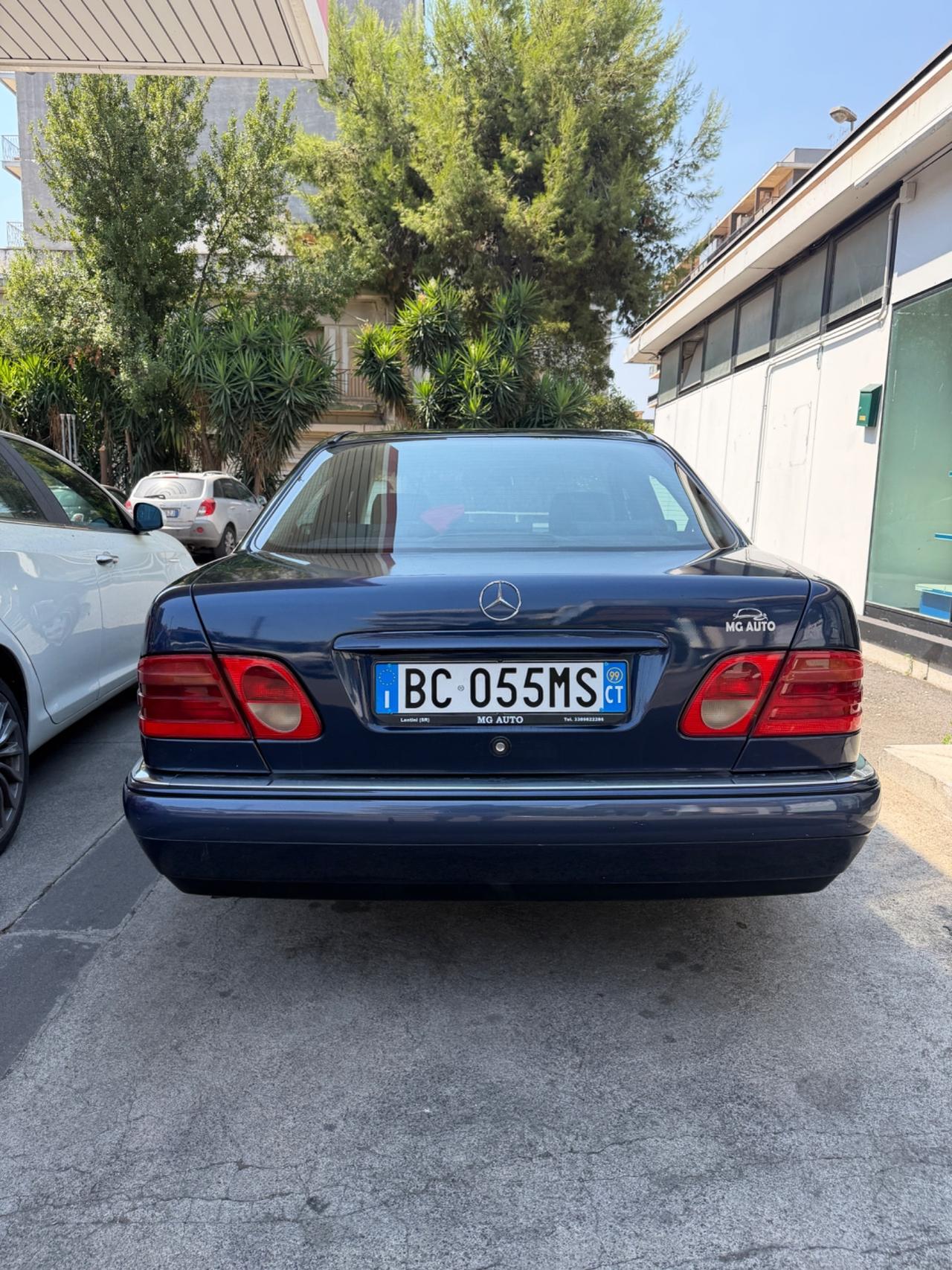 Mercedes-benz E 250 turbodiesel cat Elegance