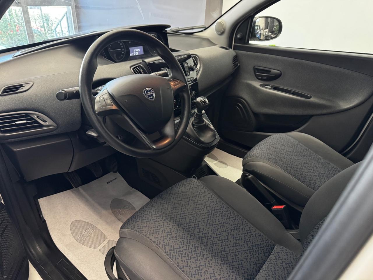 Lancia Ypsilon 1.0 FireFly 5 porte S&S Hybrid Ecochic Silver