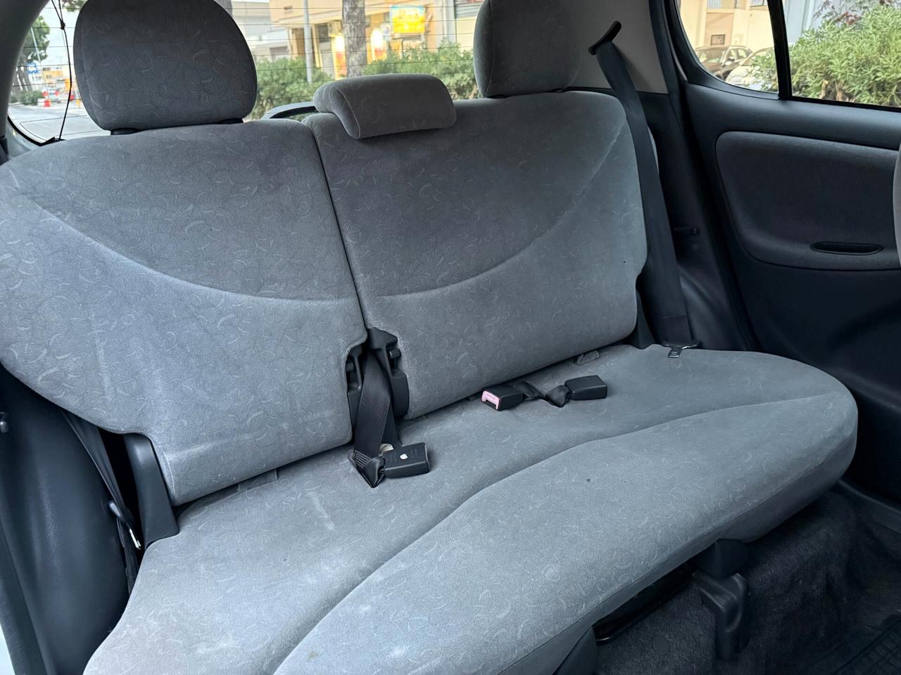 Toyota Yaris 1.0 cat 5 porte Sol - 2001