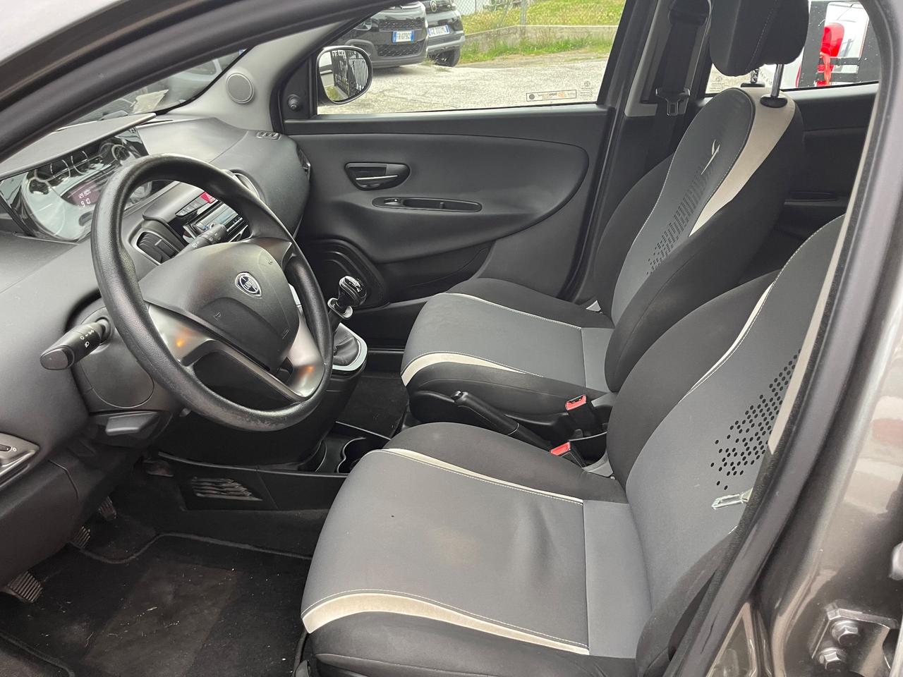 Lancia Ypsilon 1.2 69 CV 5 porte Gold