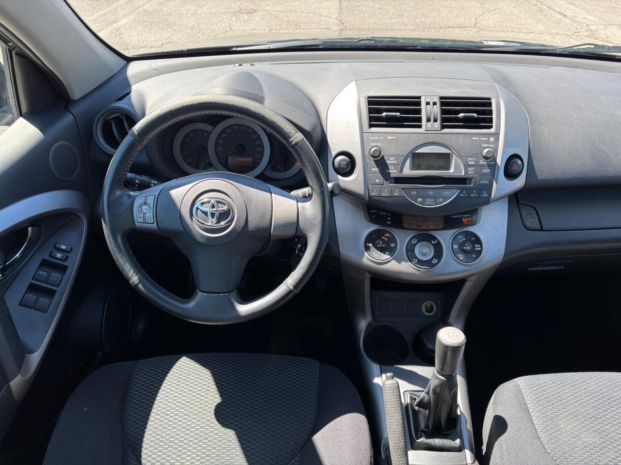 Toyota RAV4 2.0 Luxury, UNI PRO, GARANZIA