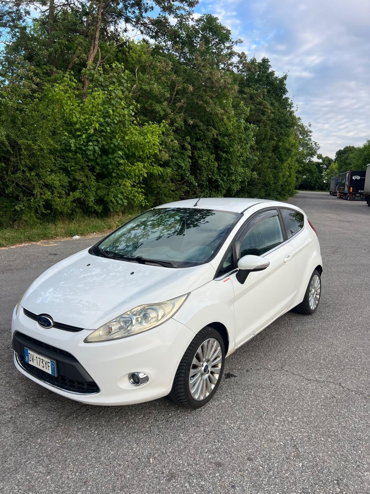 Ford Fiesta 1.4 TDCi 68CV 3 porte Titanium