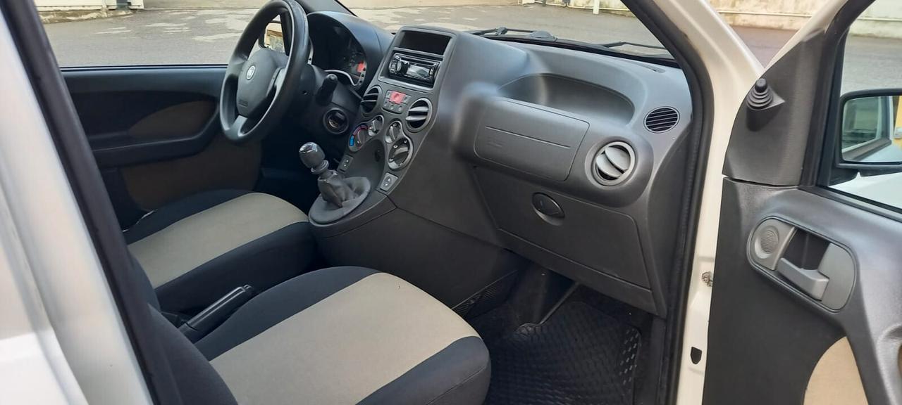 Fiat Panda Benzina cc. 1.242 5 Porte Utilizzabile anche per i Neopatentati.