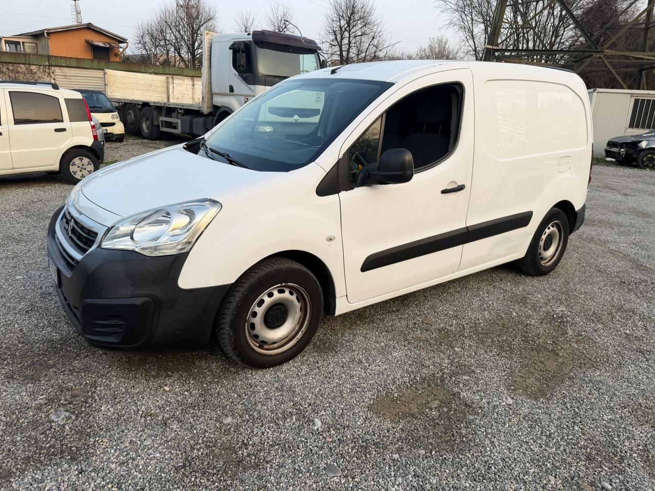 Peugeot Partner Tepee BlueHDi 100 Outdoor