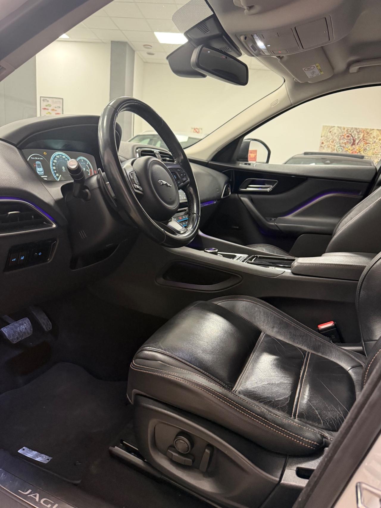 Jaguar F-Pace 2.0 D 180 CV AWD aut. R-Sport