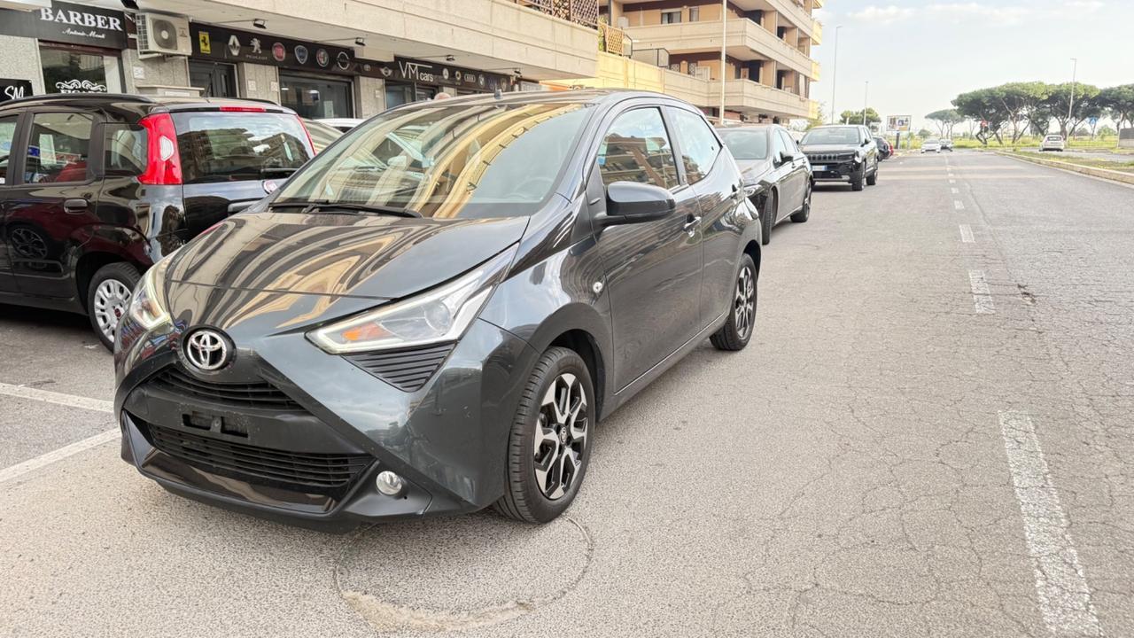 Toyota Aygo Connect 1.0 VVT-i 72 CV 5 porte x-play LED NAVI KAMERA PDC CERCHI 16 BLUETOOTH