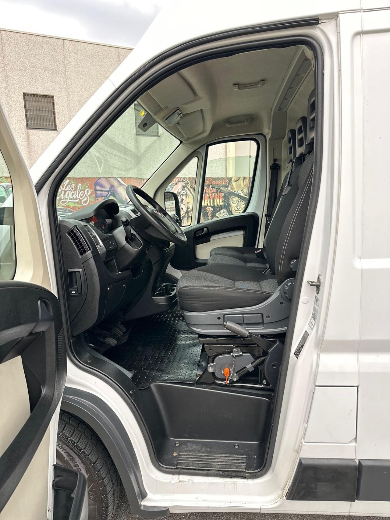 Fiat ducato con pedana caricatrice