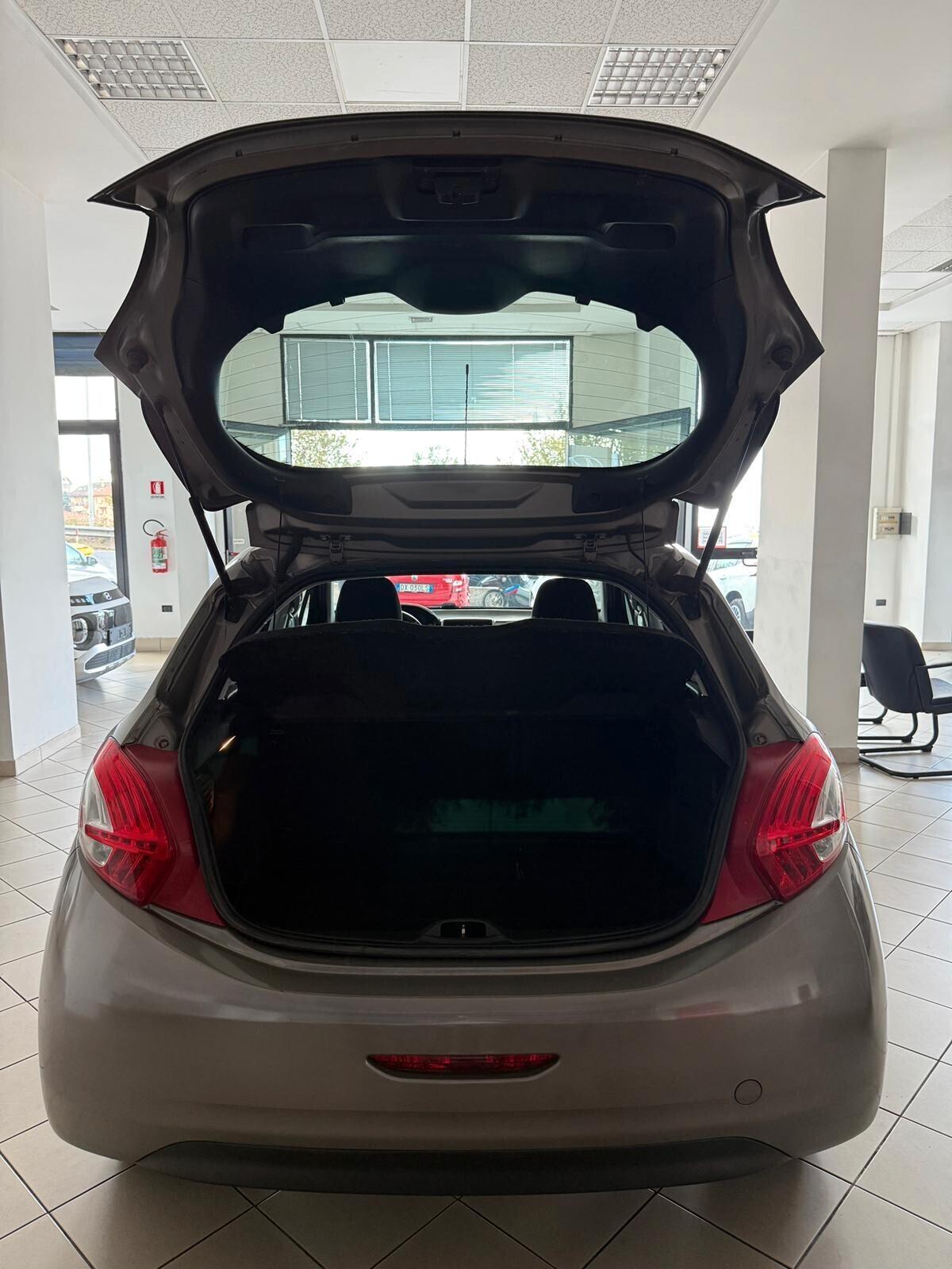 Peugeot 208 1.4 HDi 68 CV 5 porte Allure