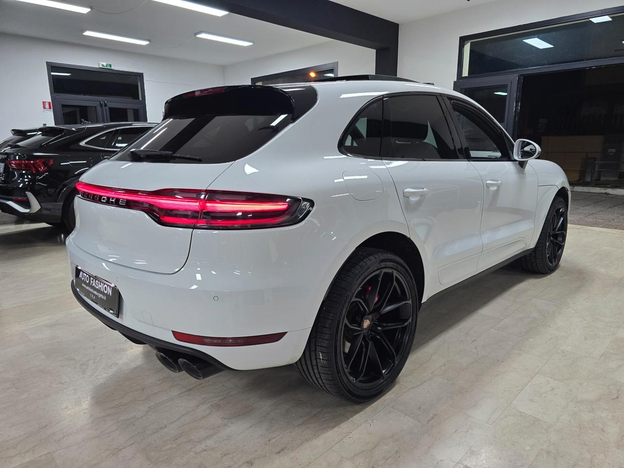 Porsche Macan 2.0 (Tetto-cerchi 21)