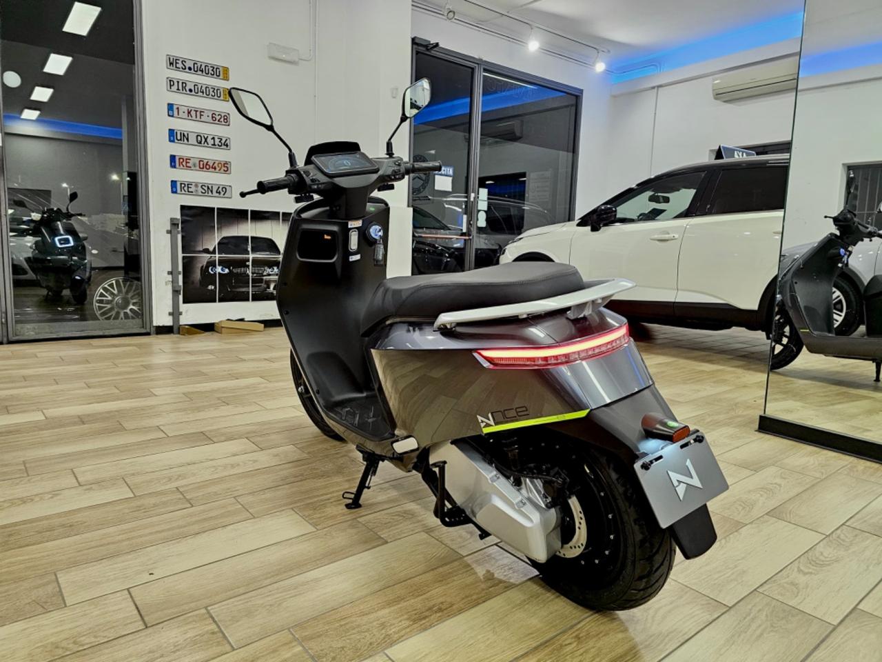 LvNeng NCE S – Scooter elettrico 125 (6,6 kW – 110 km autonomia)