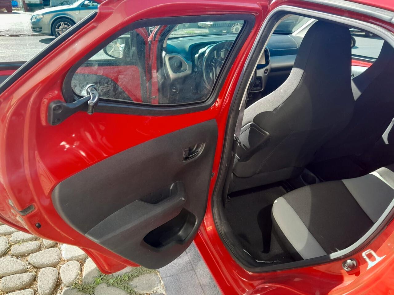 Toyota Aygo 1.0 VVT-i 69 CV 5 porte x-cite