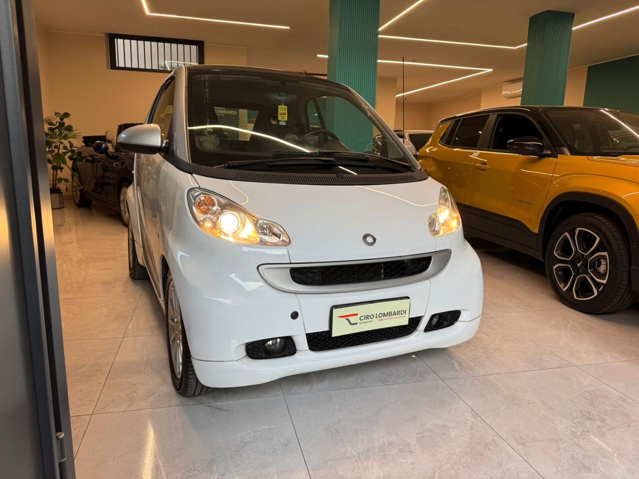 Smart ForTwo 1.0 70 cv MHD coupé White Tailor Made
